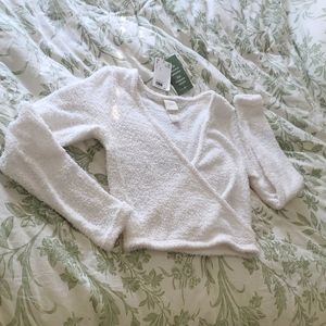 NWT fuzzy white crop top 🤍